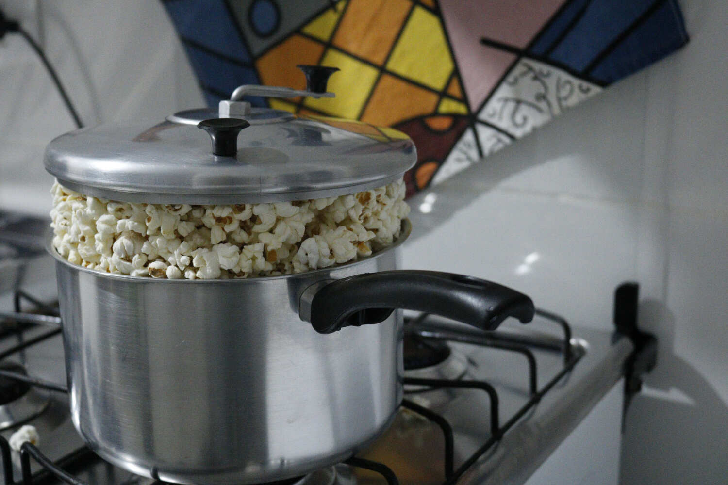 Safe Cooking Methods to Eat Popcorn Safely For a Pregnant Woman