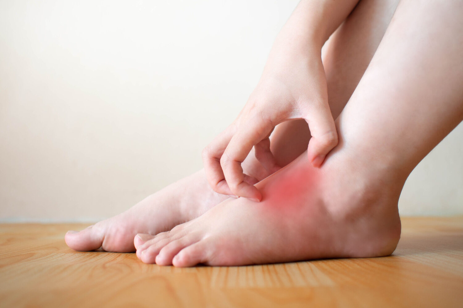 What are the symptoms of itchy feet during pregnancy?