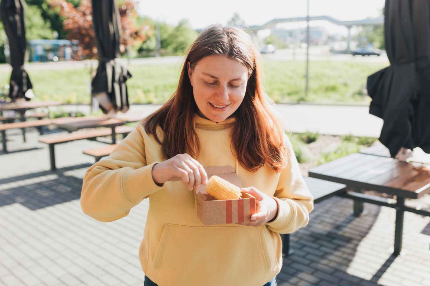 women eating sweet corn