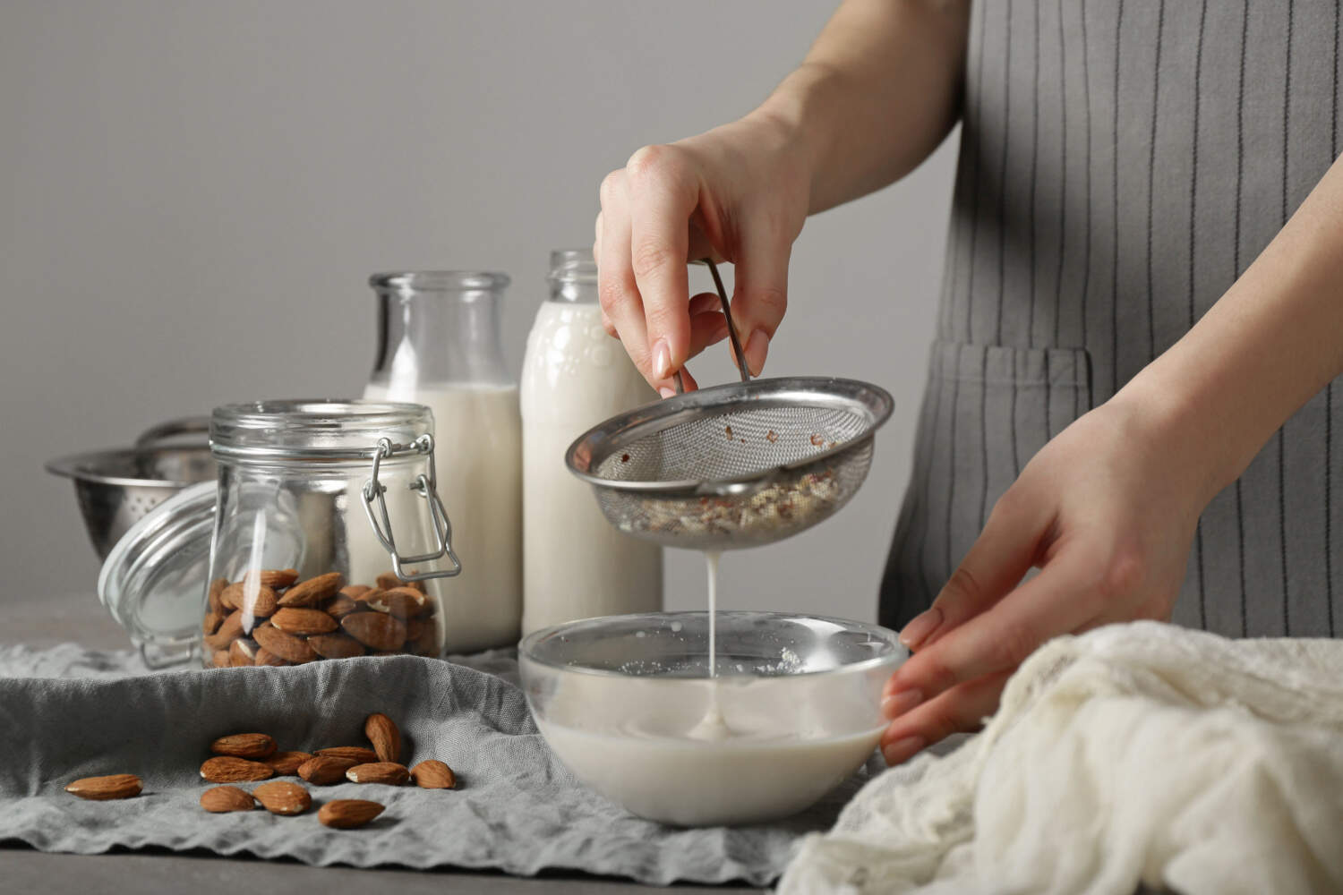 How To Prepare Almond Milk At Home
