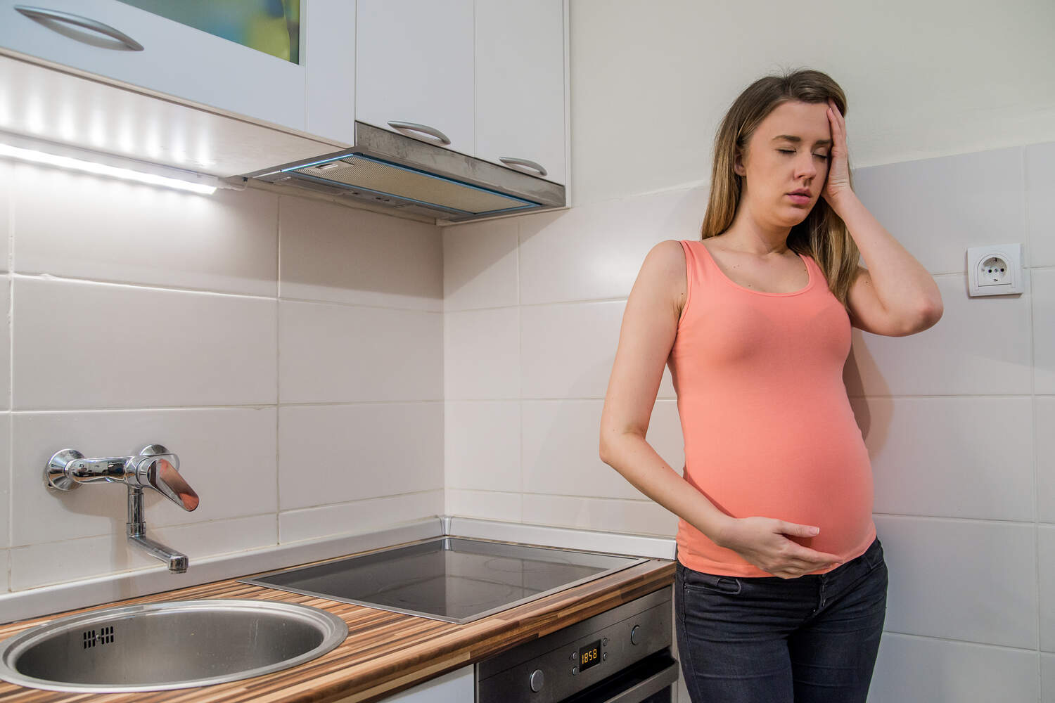 Pregnant women feeling dizzy
