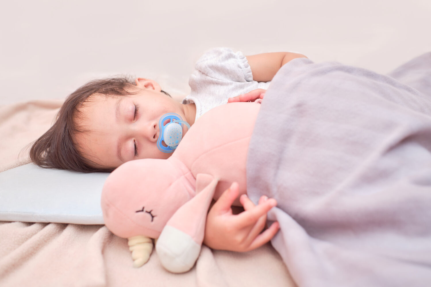 Tips for smooth transitioning to toddler bed