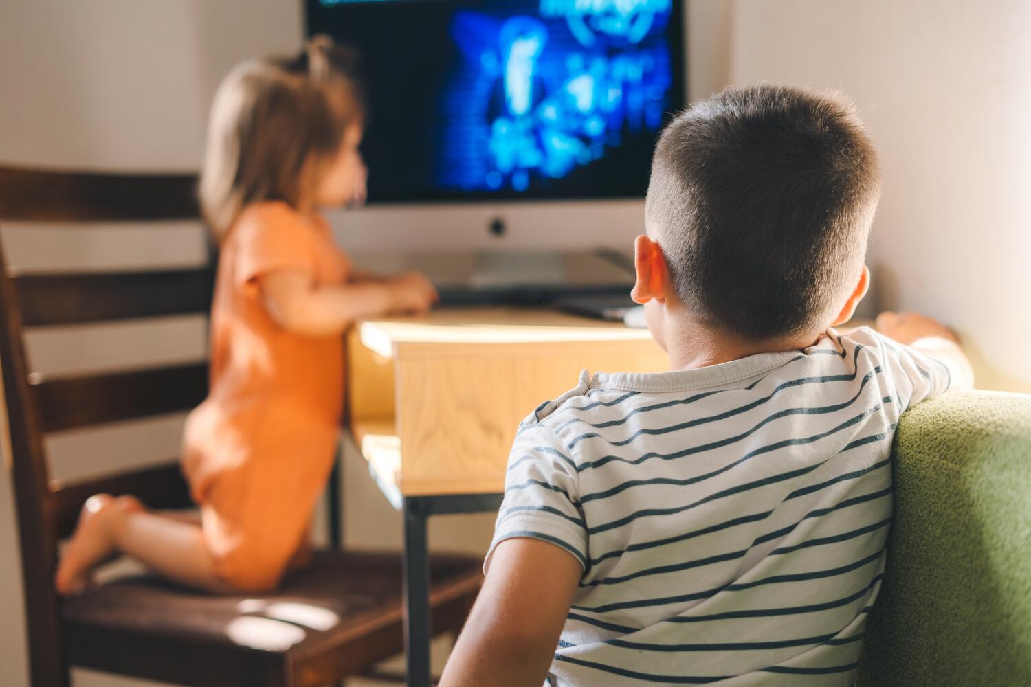 Setting limit on toddler's TV watching is necessary