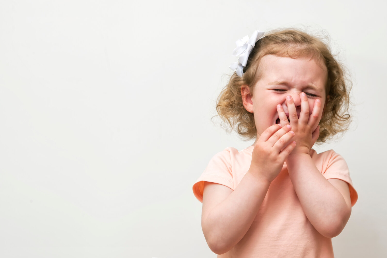Signs And Symptoms of Stranger Anxiety in Toddlers
