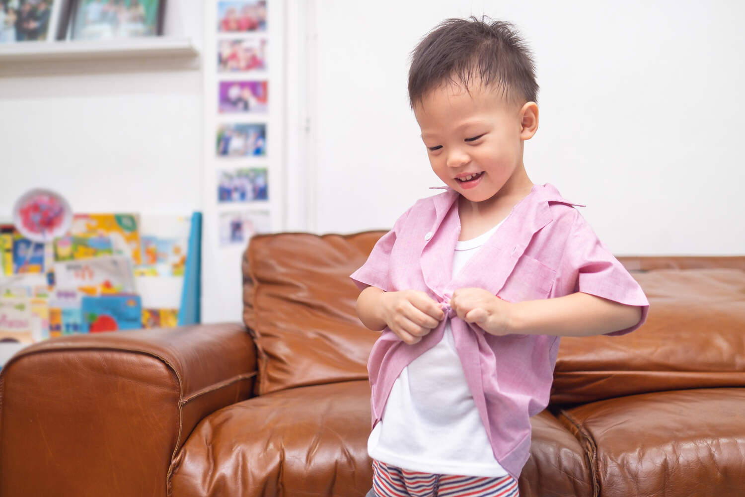 Toddler dressing up