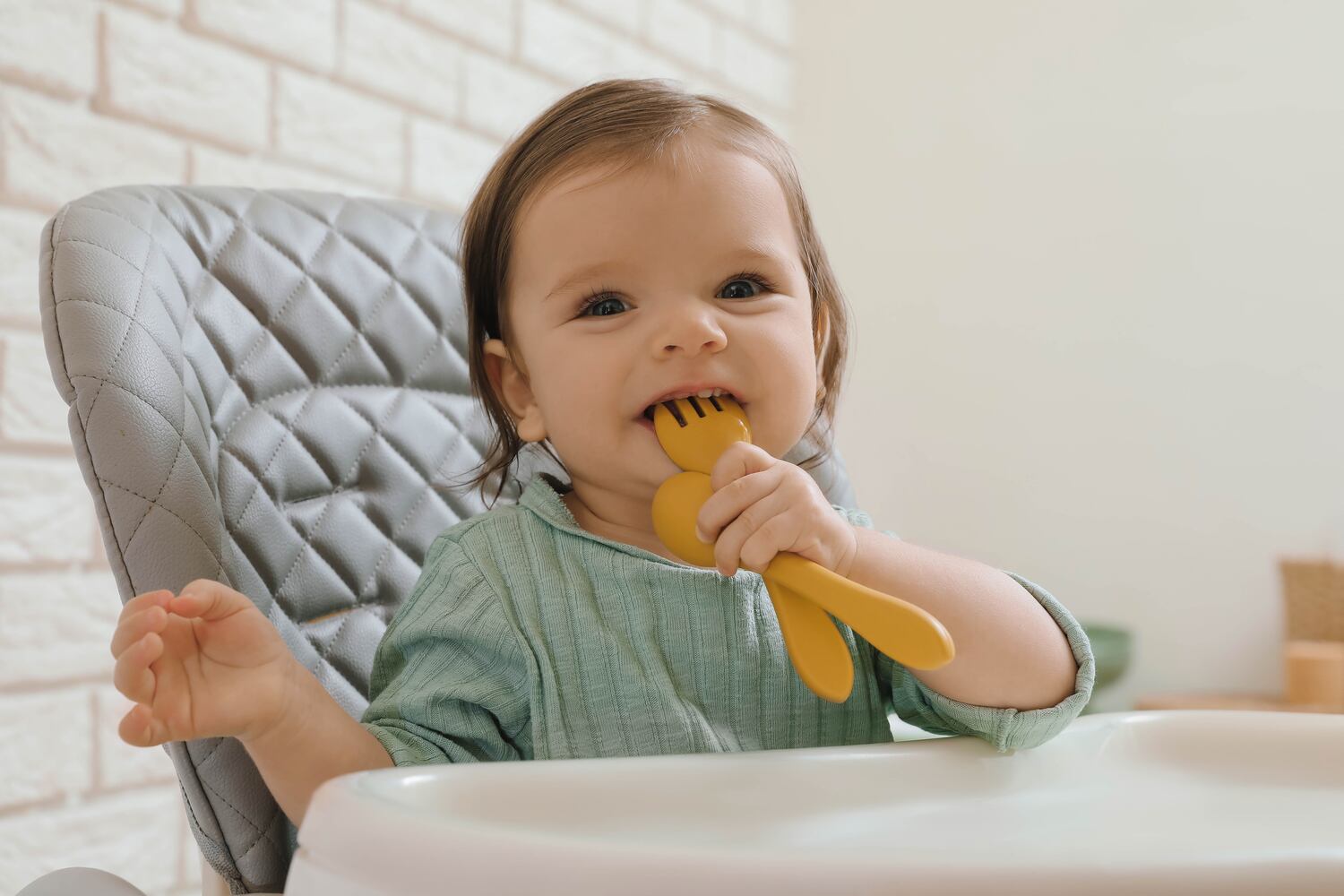 Teach your toddler how to use cutlery